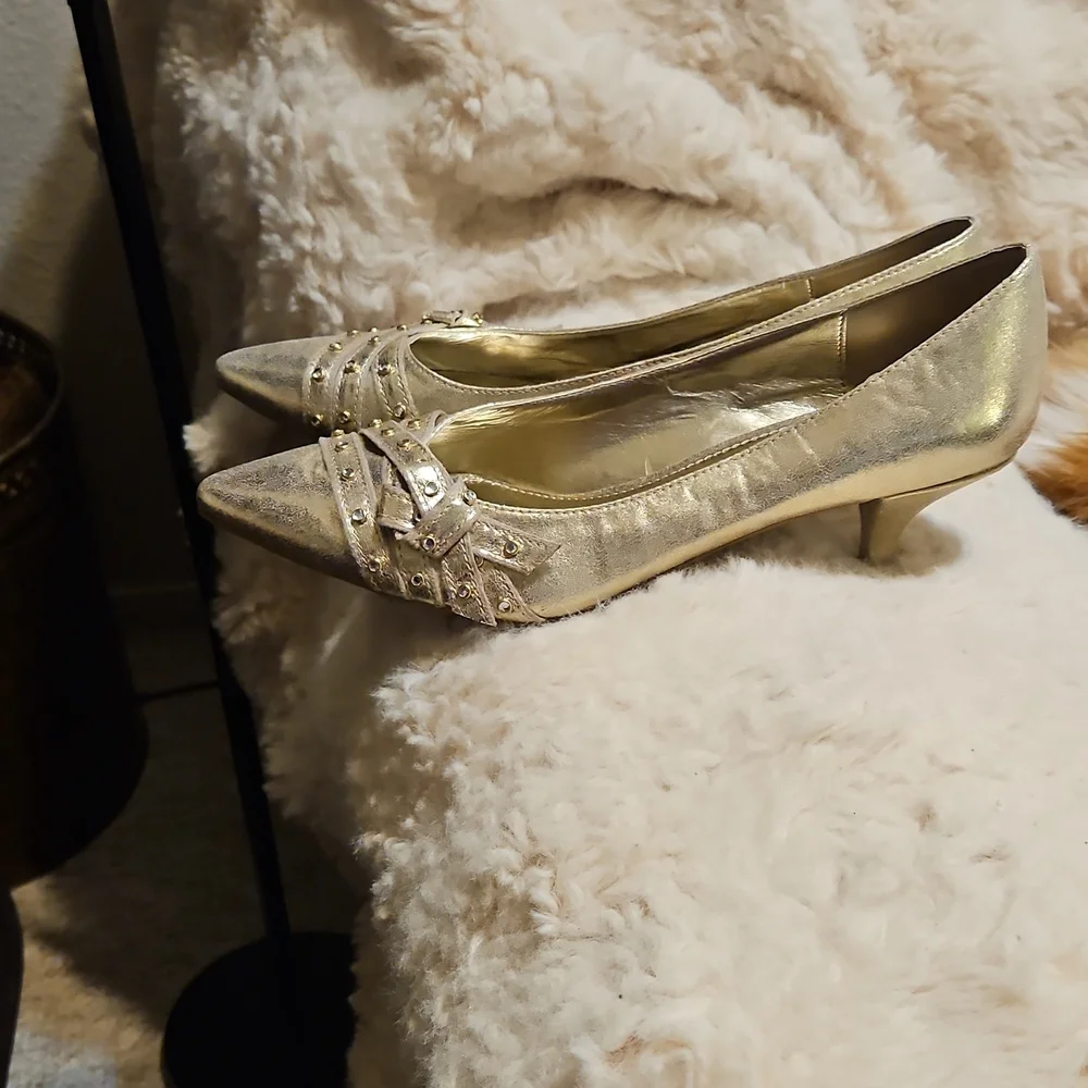 Kathy Van Zeeland Metallic Gold Heels - Picture 2 of 12